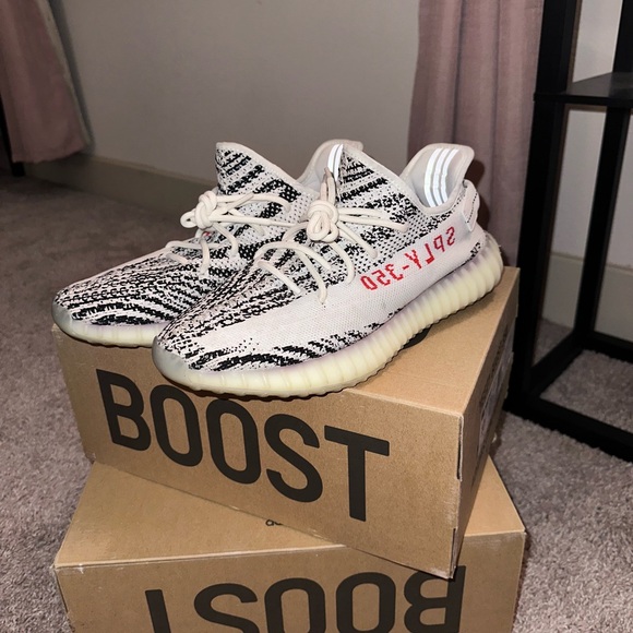 Yeezy 350 Boost V2 Zebras - Picture 5 of 8